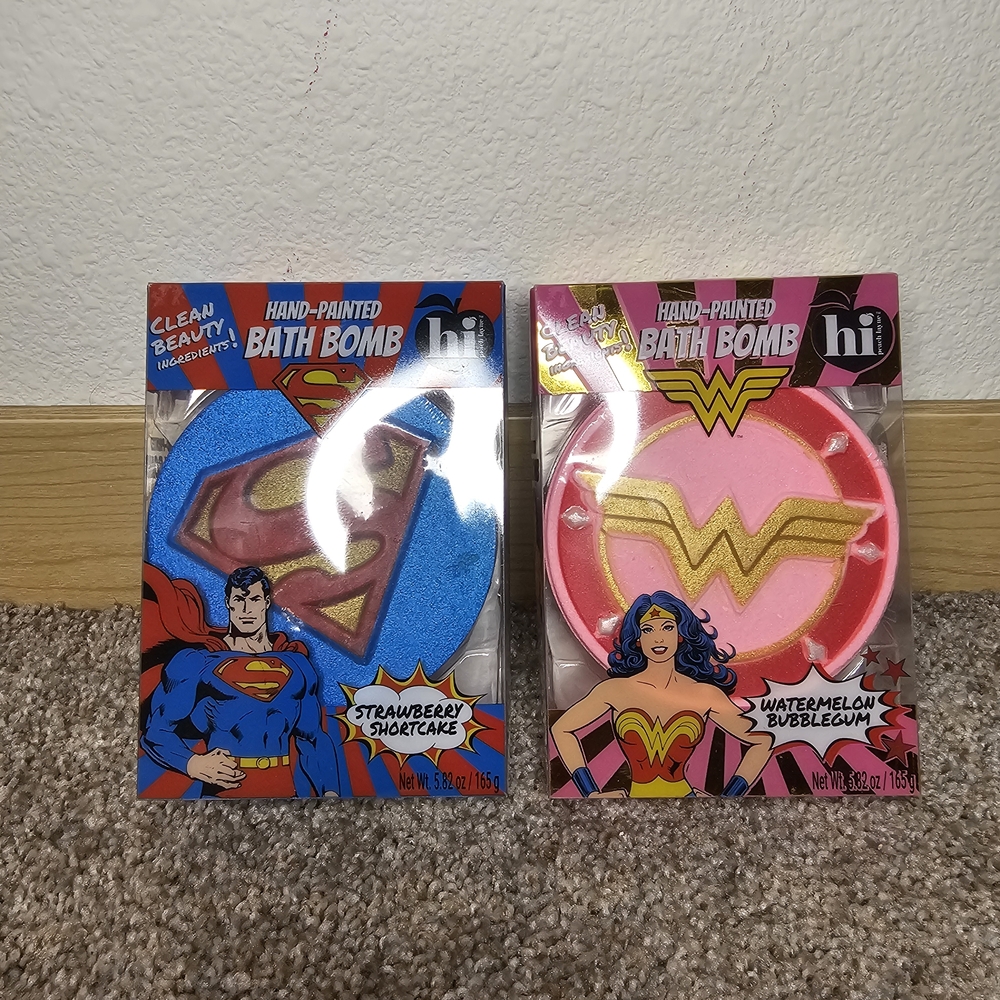 DC Comics Superman and Wonder Woman Bath Bomb Set - Blue and Pink
